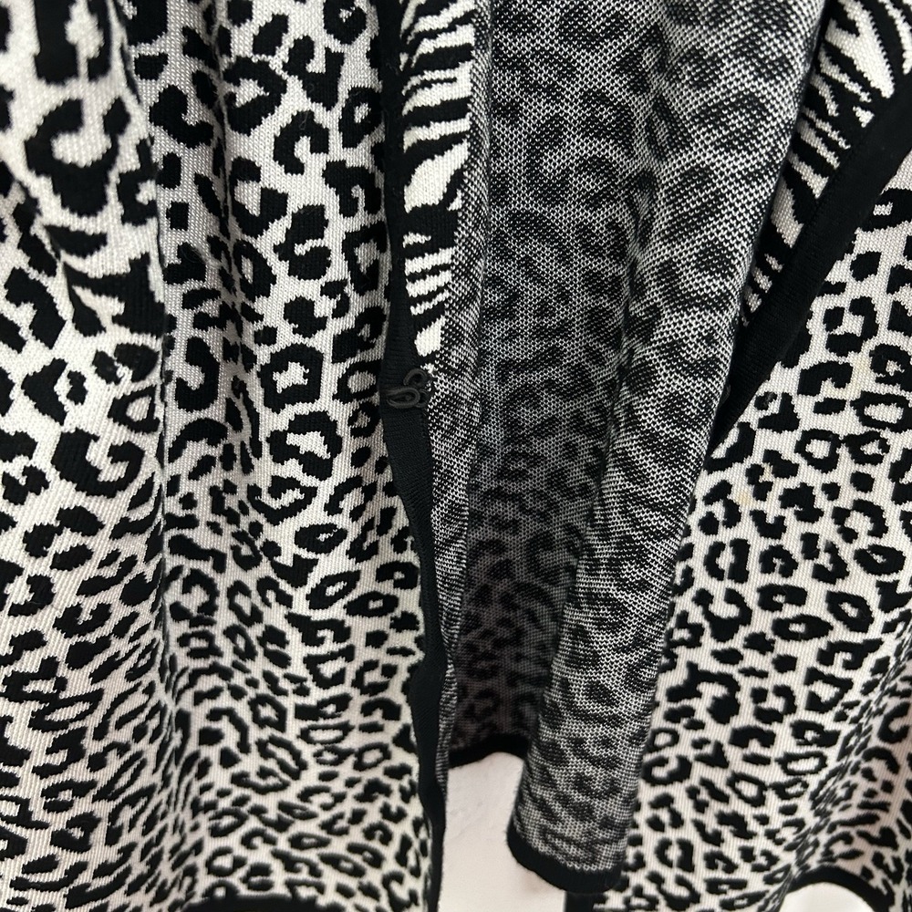 Chico's Black White Open Front Cheetah Print Sweater Blazer Cardigan Size 3 (XL) - Picture 7 of 11